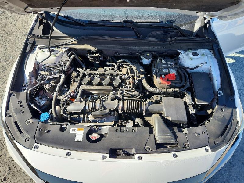 Снимка 11 от търг – 2022 HONDA ACCORD с VIN 1HGCV1F33NA000843
