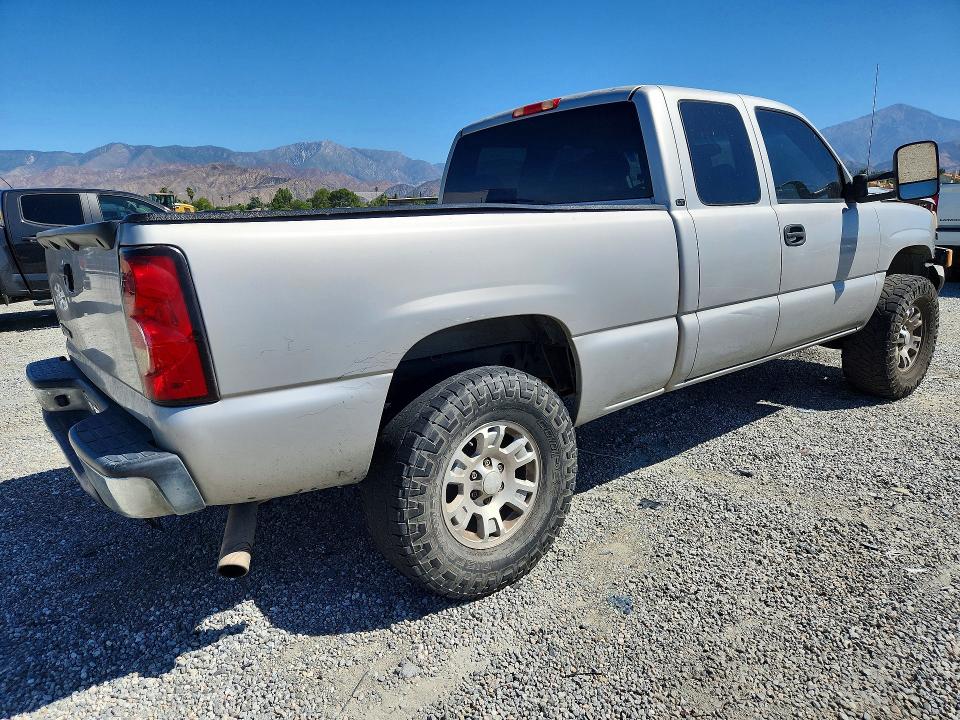 Снимка 3 от търг – 2006 CHEVROLET SILVERADO с VIN 2GCEC19TX61107635