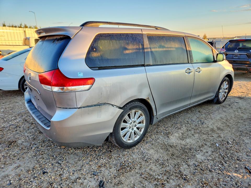 Photo 3 from auction – 2011 TOYOTA SIENNA with VIN 5TDYK3DC9BS169758