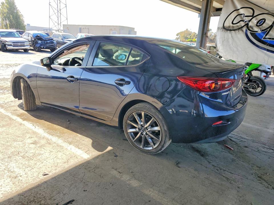 Photo 2 from auction – 2018 MAZDA 3 with VIN 3MZBN1V33JM191380