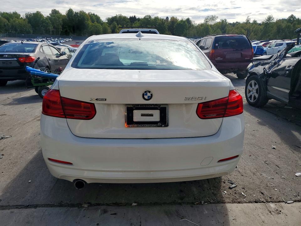 Foto 6 de la subasta – 2018 BMW 320 con VIN WBA8E5G56JNV03388