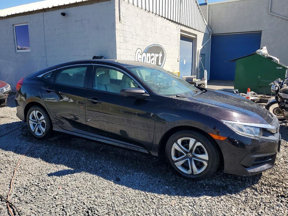 Снимка 4 от търг – 2018 HONDA CIVIC с VIN 19XFC2F53JE207653