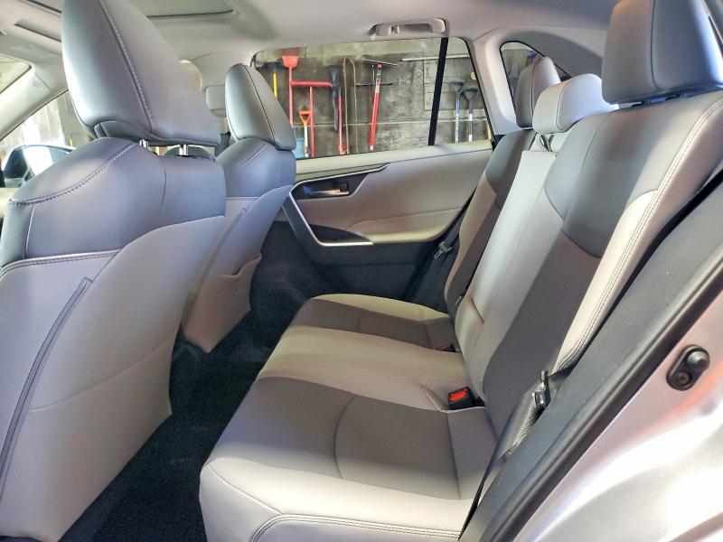 Photo 11 from auction – 2021 TOYOTA RAV4 with VIN 2T3A1RFV0MC228222