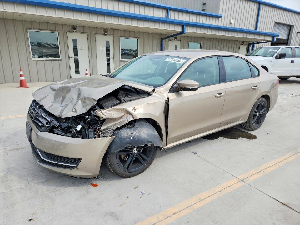 VOLKSWAGEN PASSAT 2015 с VIN 1VWAT7A38FC066362 - Снимка от търг
