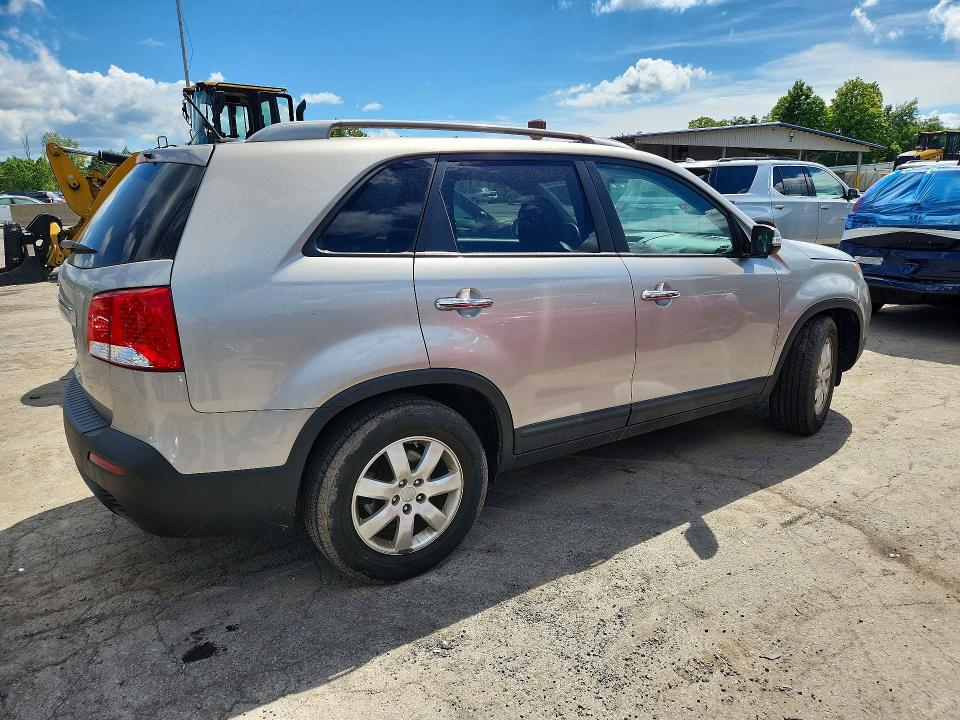 Zdjęcie 3 z aukcji – 2012 KIA SORENTO z VIN 5XYKT3A63CG303213