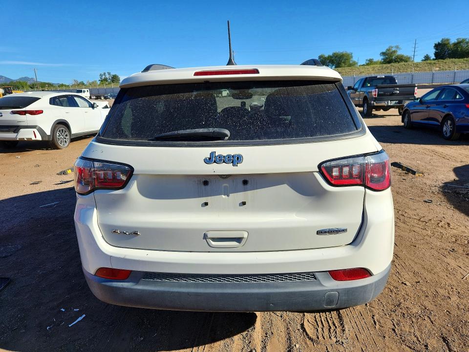 Снимка 6 от търг – 2017 JEEP COMPASS с VIN 3C4NJDBB3HT651372