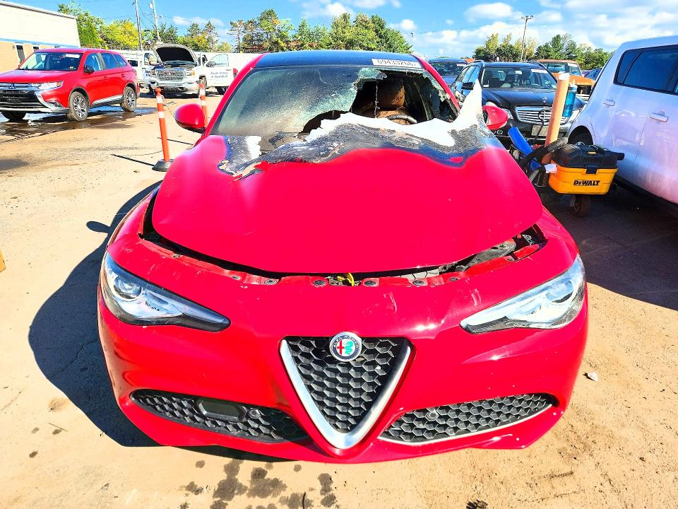 Снимка 5 от търг – 2018 ALFA ROMEO GIULIA с VIN ZARFAEENXJ7580574