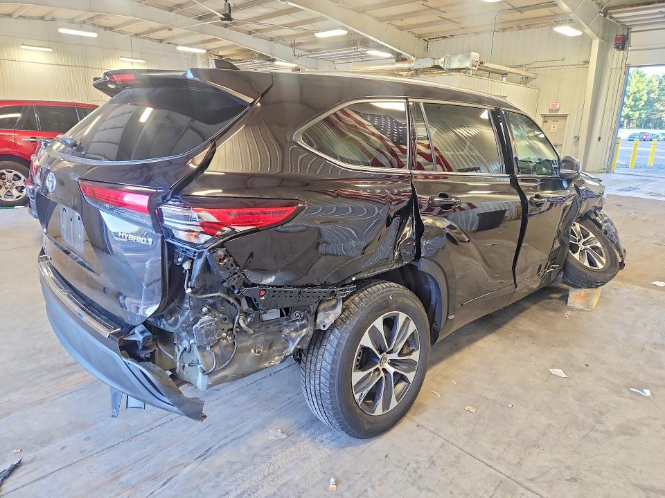 Photo 3 from auction – 2020 TOYOTA HIGHLANDER with VIN 5TDGBRCH4LS002186