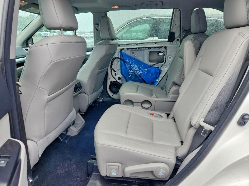 Photo 11 from auction – 2017 TOYOTA HIGHLANDER with VIN 5TDJZRFH9HS369752