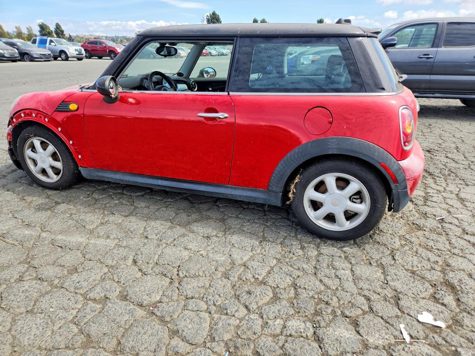 Photo 2 from auction – 2010 MINI COOPER with VIN WMWMF3C5XATZ62361