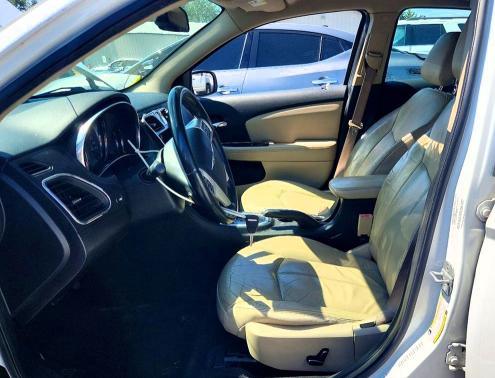 Photo 7 from auction – 2012 CHRYSLER 200 LIMITED with VIN 1C3CCBCG5CN304395