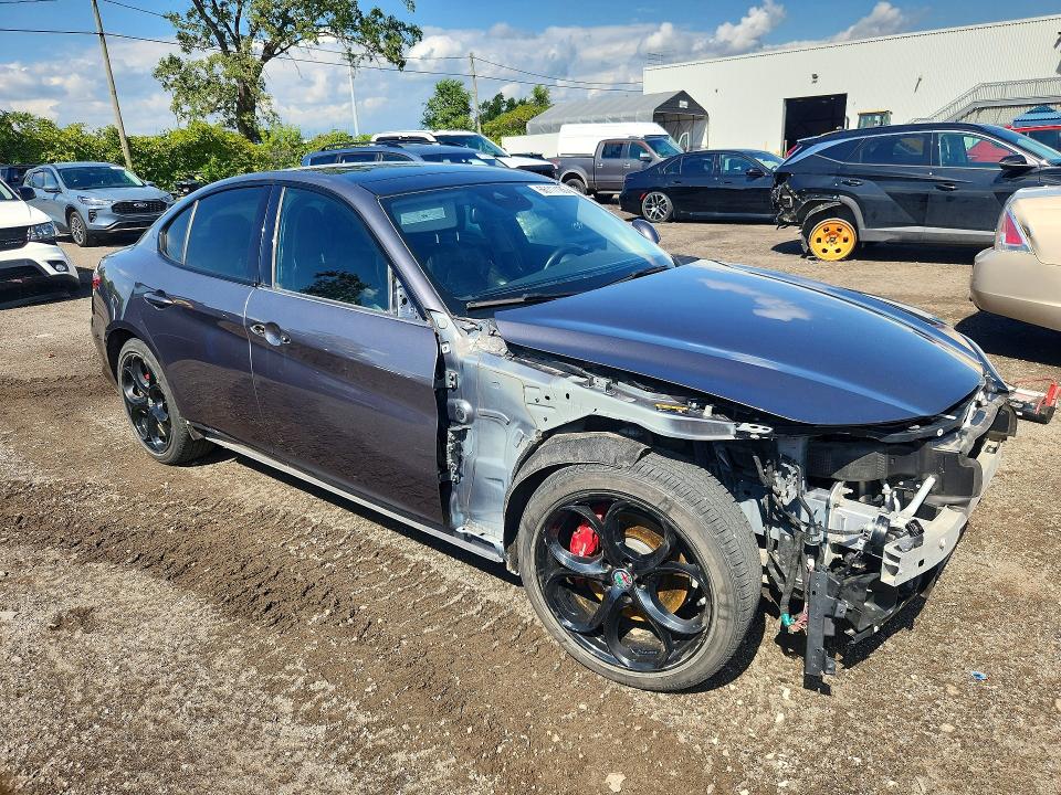 Photo 4 from auction – 2017 ALFA ROMEO GIULIA with VIN ZARFAEEN9H7534065