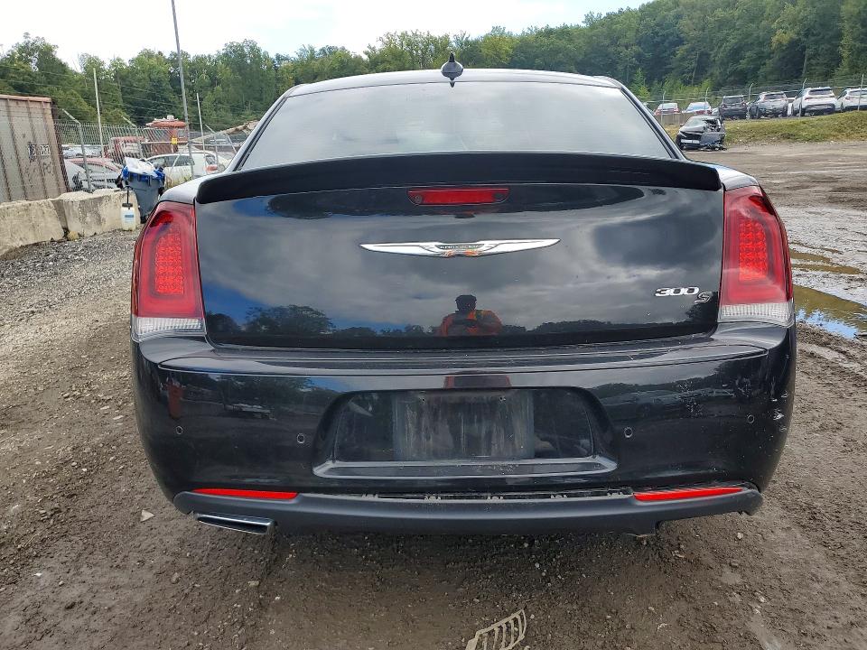 Фото 6 с аукциона – 2017 CHRYSLER 300 с VIN 2C3CCABG0HH585758