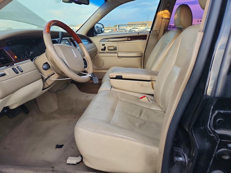 Photo 7 from auction – 2010 LINCOLN TOWN CAR with VIN 2LNBL8CV0AX614504