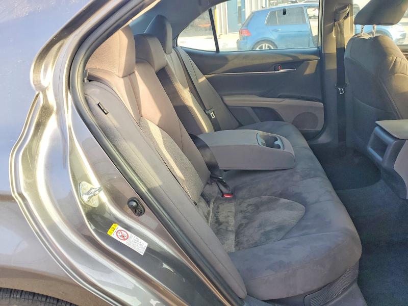 Снимка 10 от търг – 2018 TOYOTA CAMRY с VIN 4T1B31HK2JU503482