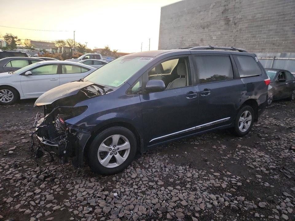 TOYOTA SIENNA 2020 с VIN 5TDKZ3DC3LS022385 - Снимка от търг