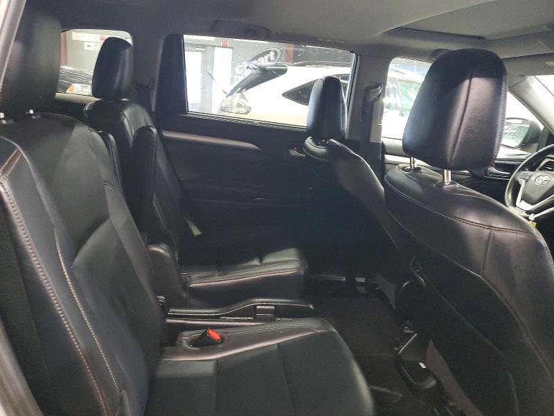 Photo 11 from auction – 2019 TOYOTA HIGHLANDER with VIN 5TDJZRFH8KS565141