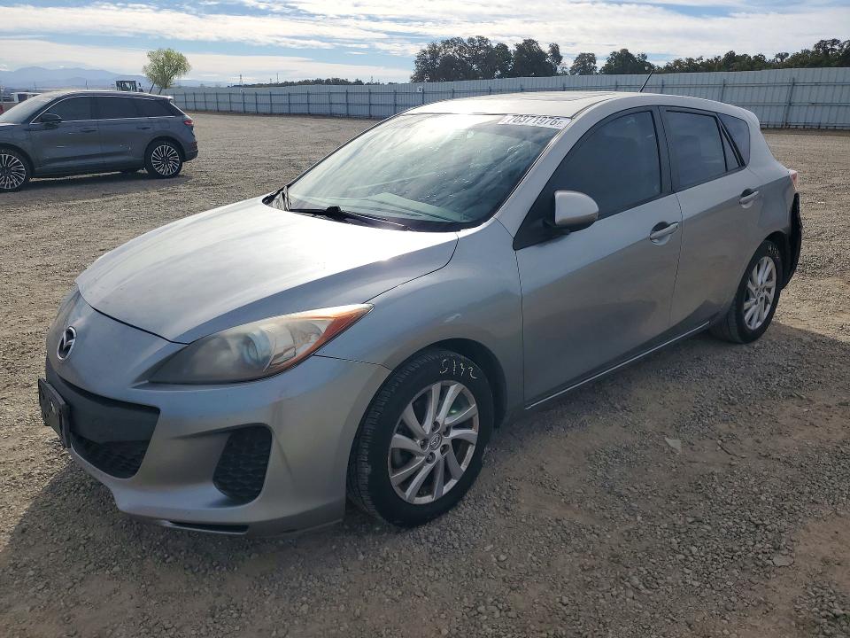 MAZDA 3 2012 with VIN JM1BL1L82C1669554 - Photo from auction