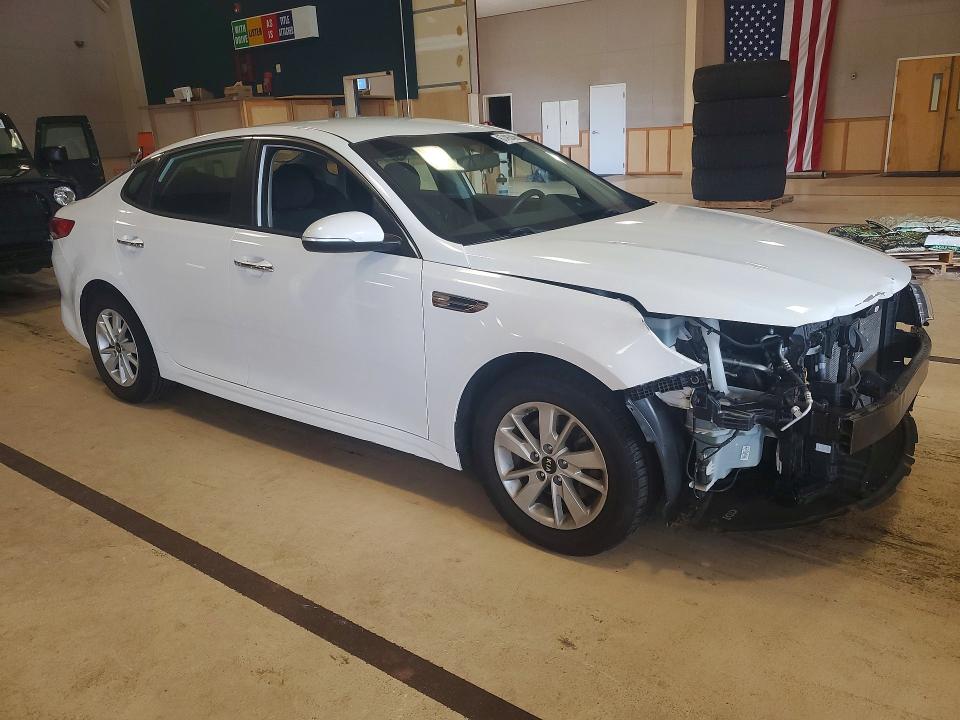 Photo 4 from auction – 2017 KIA OPTIMA with VIN 5XXGT4L31HG174396
