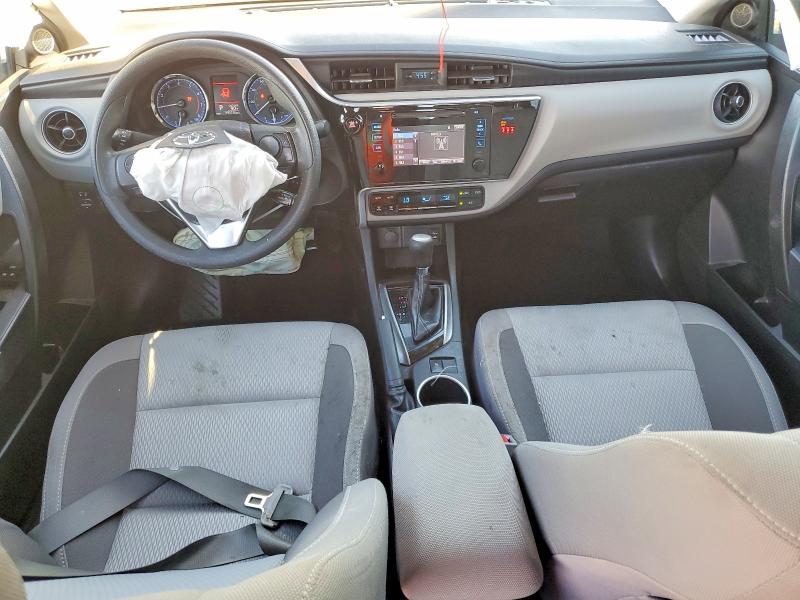 Снимка 8 от търг – 2018 TOYOTA COROLLA с VIN 2T1BURHE3JC097073