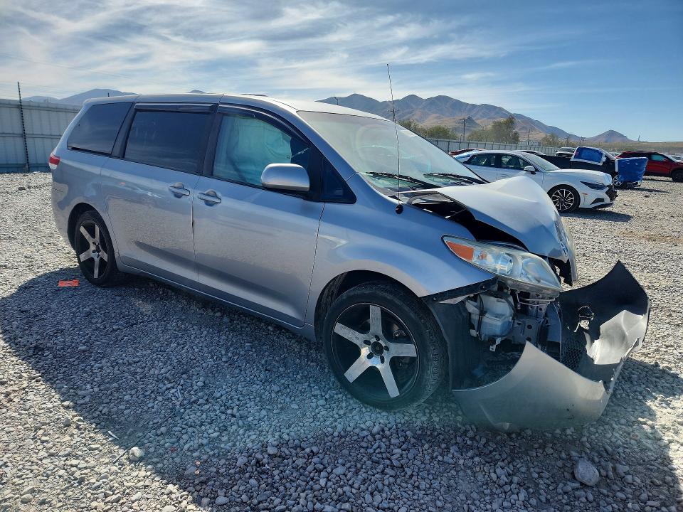 Photo 4 from auction – 2012 TOYOTA SIENNA with VIN 5TDKA3DC1CS015121