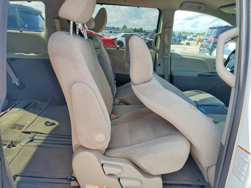 Photo 11 from auction – 2015 TOYOTA SIENNA with VIN 5TDKK3DC0FS667441