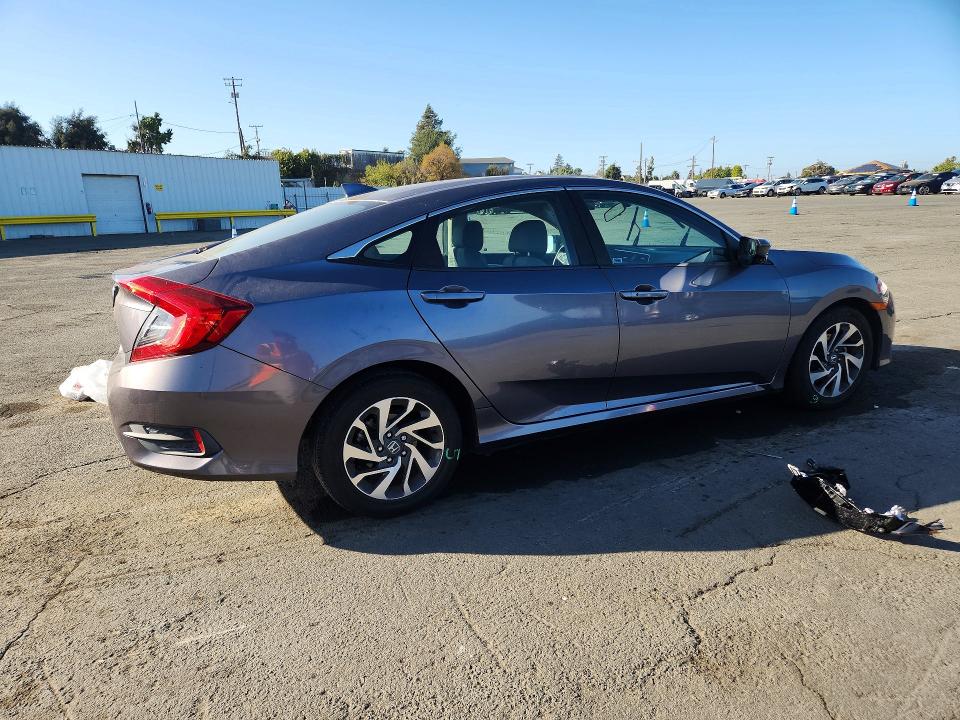 Снимка 3 от търг – 2017 HONDA CIVIC с VIN 19XFC2F73HE232015