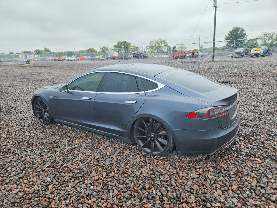 Снимка 2 от търг – 2015 TESLA MODEL S с VIN 5YJSA1H28FF083074