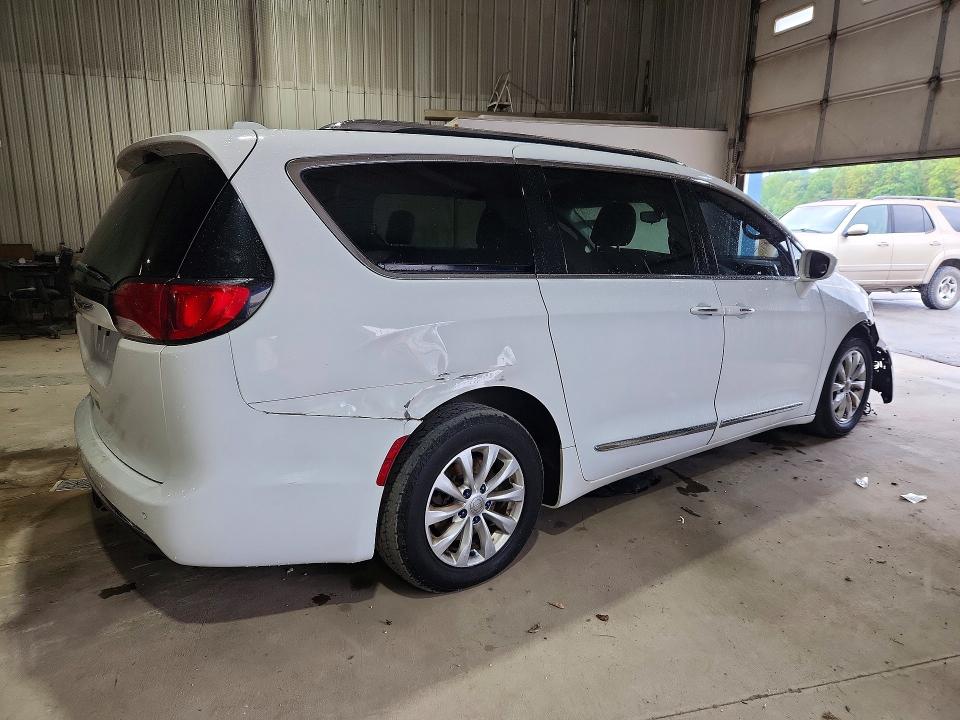 Zdjęcie 3 z aukcji – 2018 CHRYSLER PACIFICA z VIN 2C4RC1BG8JR114818