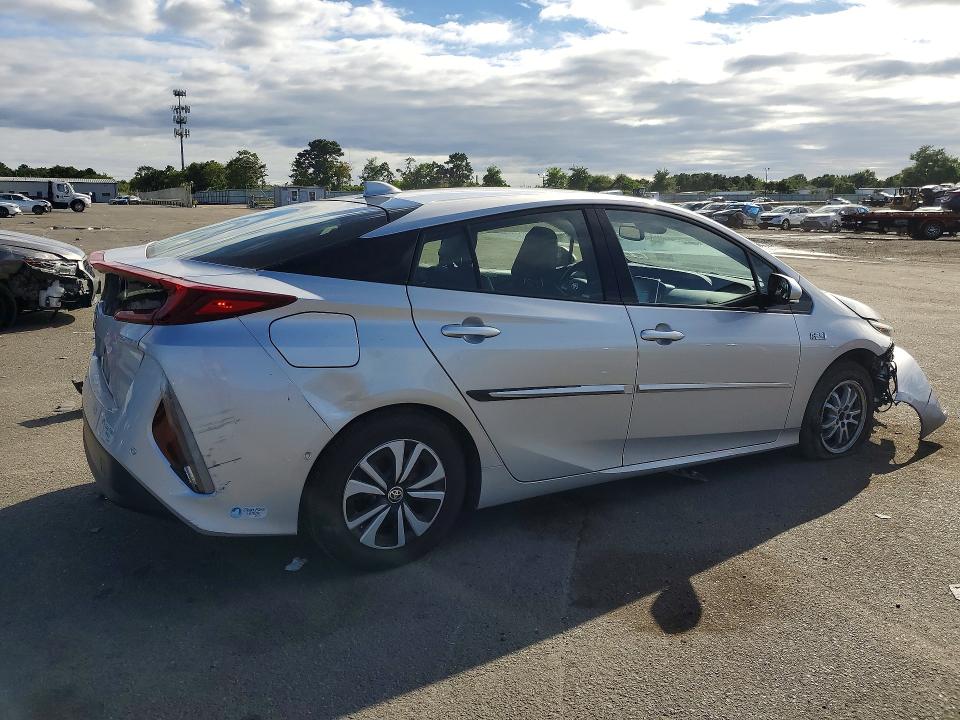 Photo 3 from auction – 2018 TOYOTA PRIUS PRIME with VIN JTDKARFP1J3102728