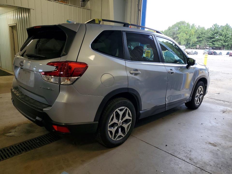 Фото 3 с аукциона – 2021 SUBARU FORESTER с VIN JF2SKAJC9MH470022