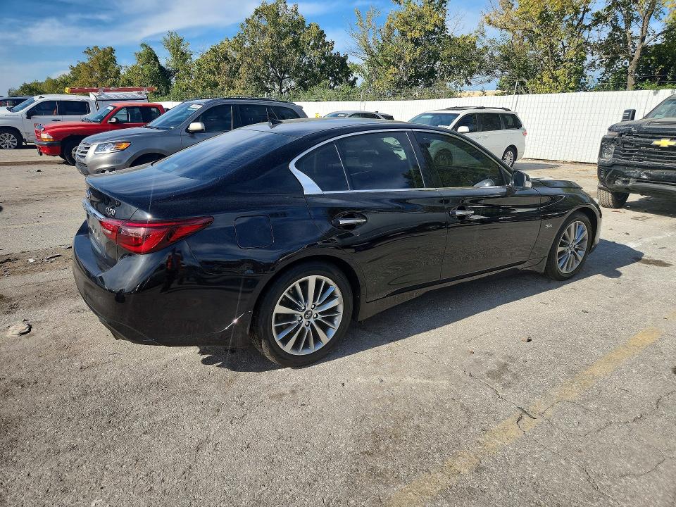 Снимка 3 от търг – 2018 INFINITI Q50 с VIN JN1EV7AR5JM610440