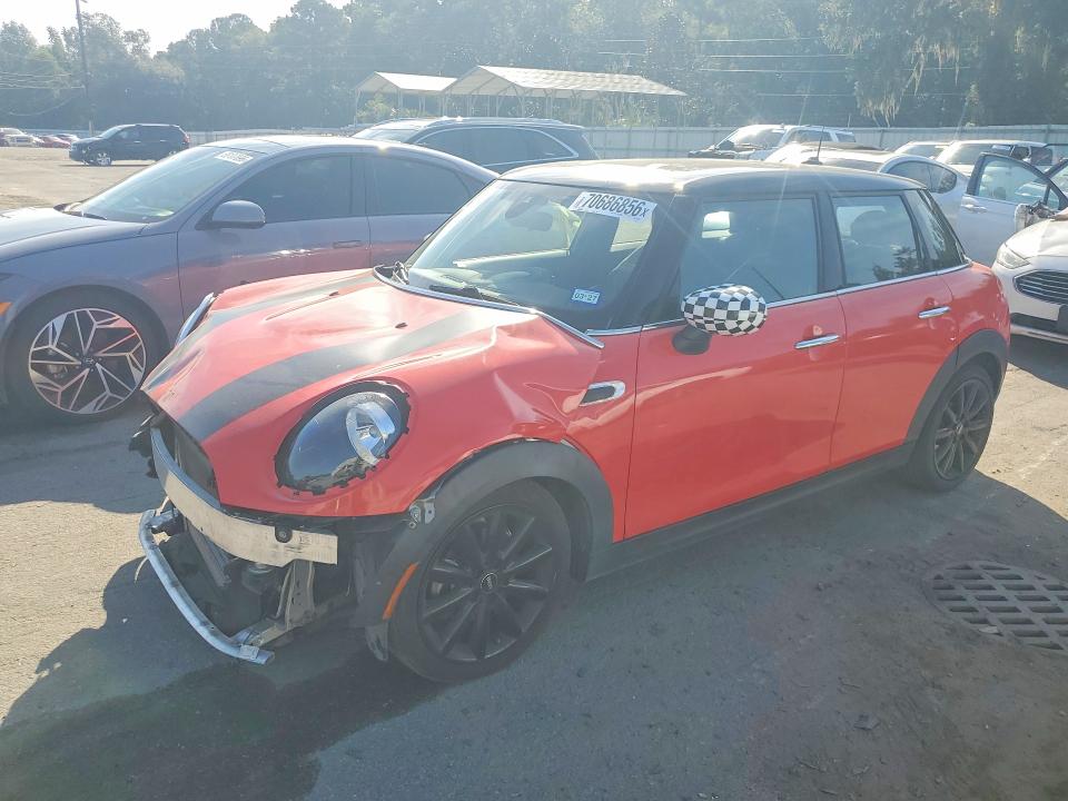 MINI COOPER 2021 with VIN WMWXU7C06M2N06611 - Photo from auction