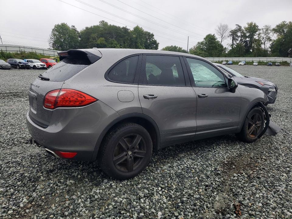 Photo 3 from auction – 2011 PORSCHE CAYENNE with VIN WP1AB2A25BLA42092