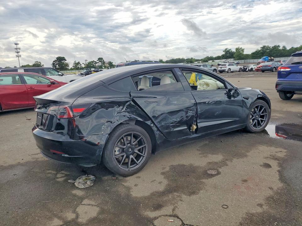 Foto 3 de la subasta – 2023 TESLA MODEL 3 con VIN 5YJ3E1EA1PF672392