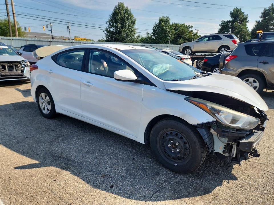 Photo 4 from auction – 2016 HYUNDAI ELANTRA with VIN 5NPDH4AEXGH765855