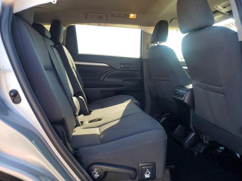 Снимка 10 от търг – 2018 TOYOTA HIGHLANDER с VIN 5TDZZRFH0JS248021