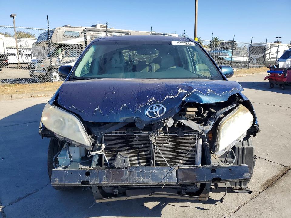 Снимка 5 от търг – 2012 TOYOTA SIENNA с VIN 5TDYK3DC2CS225914