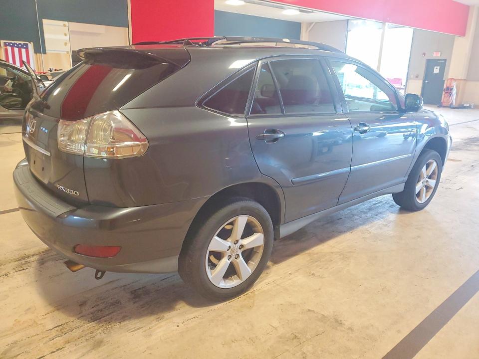 Photo 3 from auction – 2005 LEXUS RX with VIN 2T2HA31U85C073743