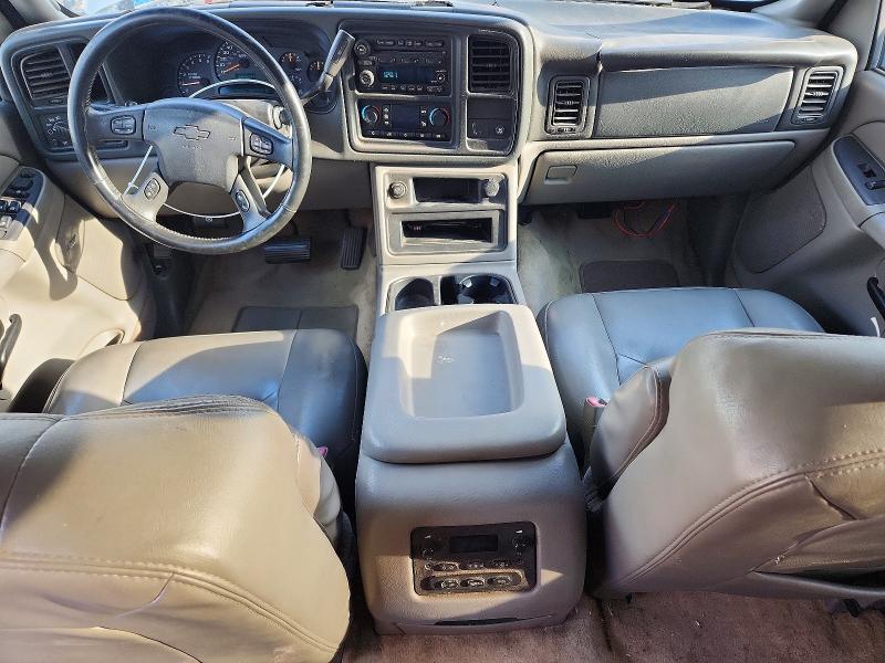Снимка 8 от търг – 2004 CHEVROLET SUBURBAN с VIN 3GNEC16Z84G142601