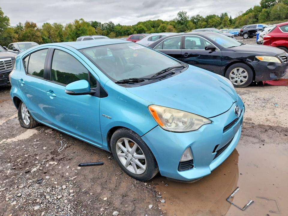 Zdjęcie 4 z aukcji – 2013 TOYOTA PRIUS C z VIN JTDKDTB37D1035494
