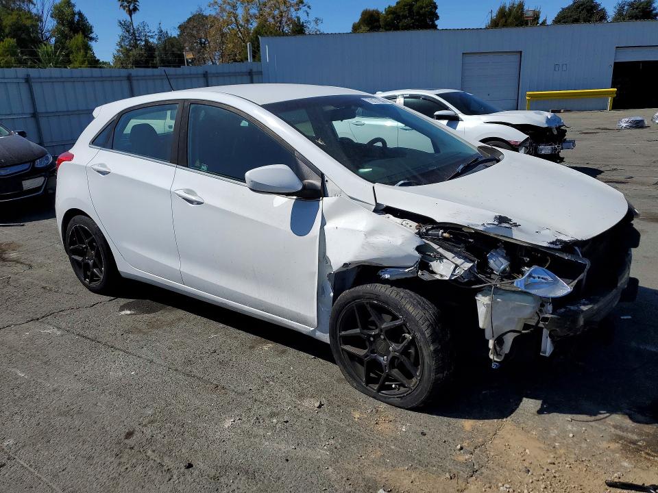 Снимка 4 от търг – 2017 HYUNDAI ELANTRA GT с VIN KMHD35LH6HU353107