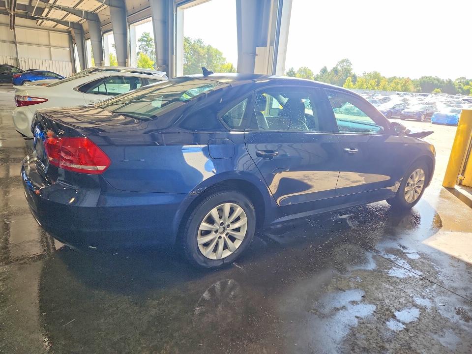 Photo 3 from auction – 2015 VOLKSWAGEN PASSAT with VIN 1VWAT7A31FC050259
