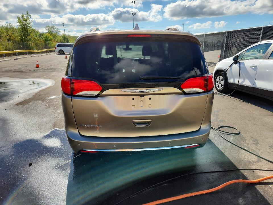 Photo 6 from auction – 2018 CHRYSLER PACIFICA with VIN 2C4RC1EG1JR110914