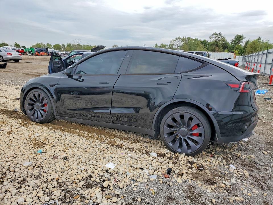 Снимка 2 от търг – 2024 TESLA MODEL Y с VIN 7SAYGDEFXRA275473