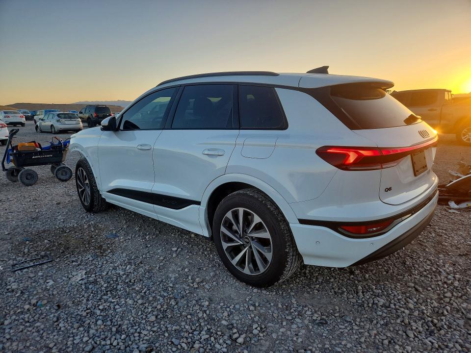 Снимка 2 от търг – 2025 AUDI Q6 E-TRON с VIN WA124BGF8SA035220