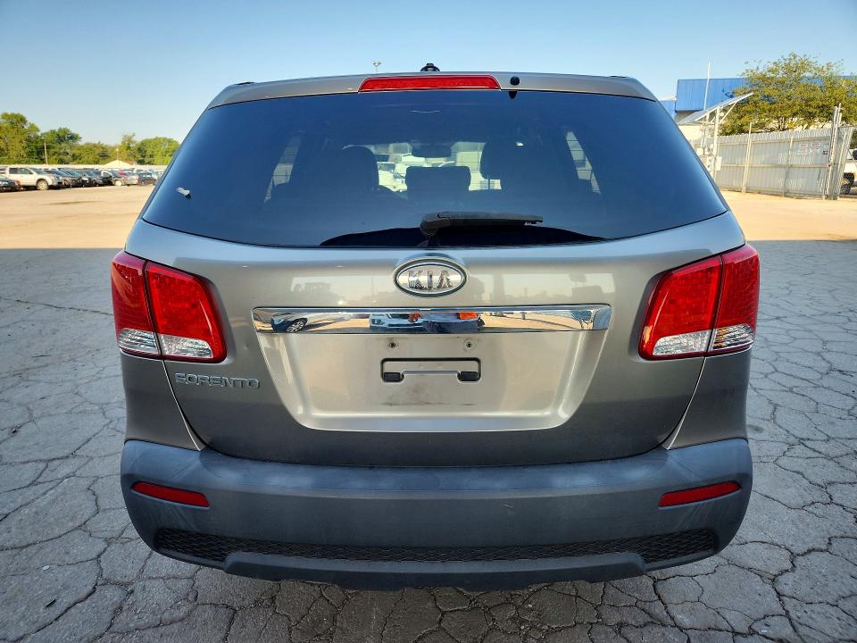 Photo 6 from auction – 2011 KIA SORENTO with VIN 5XYKT3A18BG046049
