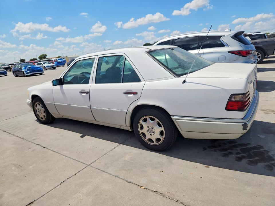 Photo 2 from auction – 1995 MERCEDES-BENZ E with VIN WDBEB31E0SC218841