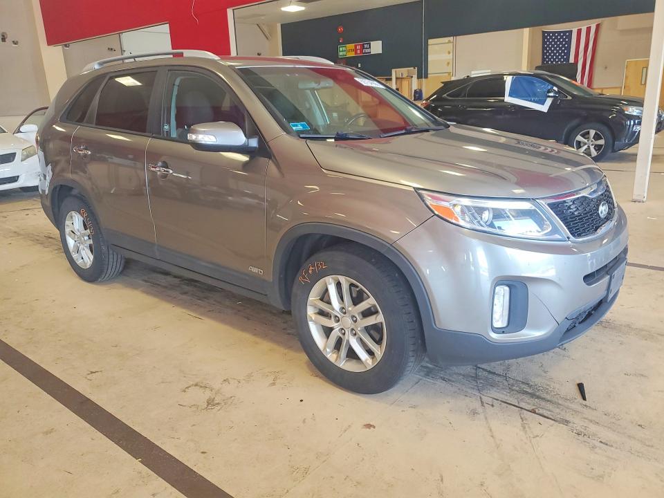 Foto 4 de la subasta – 2014 KIA SORENTO con VIN 5XYKTCA65EG434680