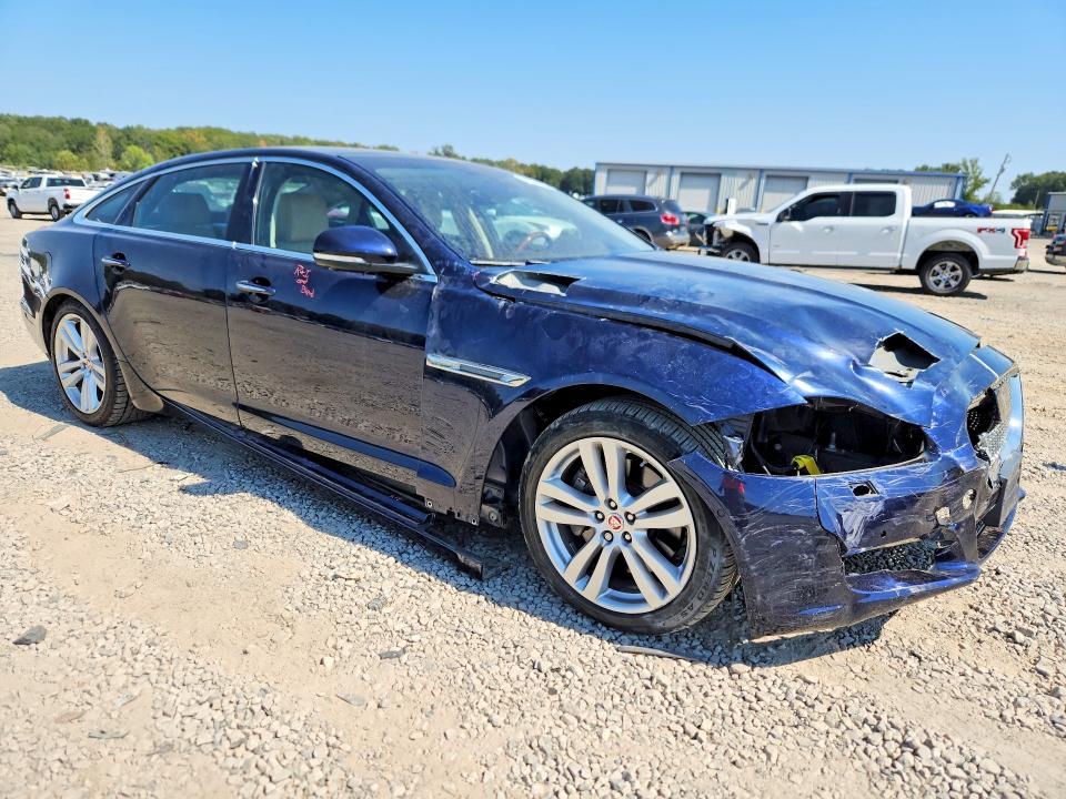 Снимка 4 от търг – 2017 JAGUAR XJL с VIN SAJWJ2GDXH8W11258